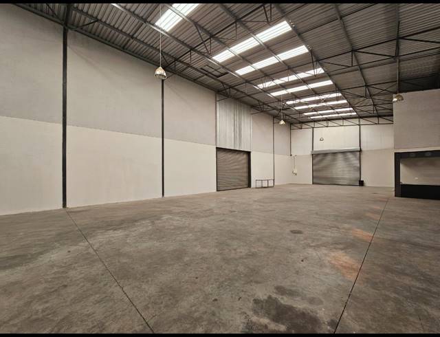 650M² WAREHOUSE TO LET IN WYCHWOOD